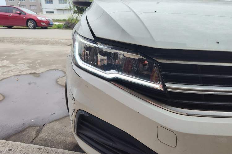 Used Volkswagen Bora 2021 1.5L Automatic Fashionable Smart Connectivity Version Right Front Headlight