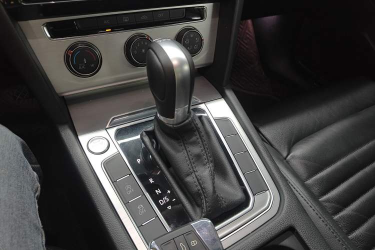 Used Volkswagen Magotan 2018 280TSI DSG Comfort Model Gear Lever