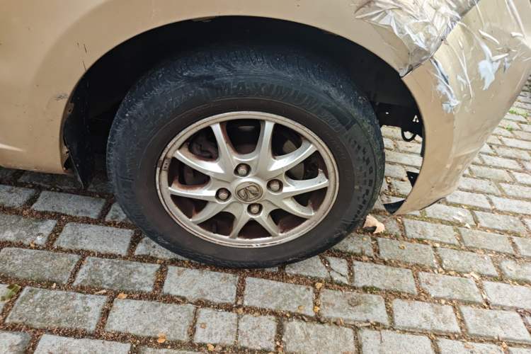 Used BAIC Weiwang M20 2014 1.5L Comfort Version BJ415B Right Front Wheel Hub