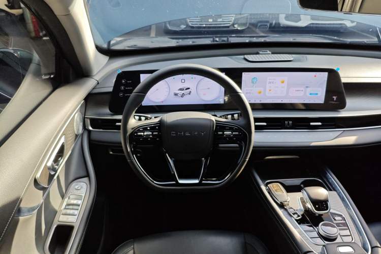 Used Chery Tiggo 8 PRO 2024 Champion Edition 290T Two-Wheel Drive Shining Version 5 Seats Steering Wheel