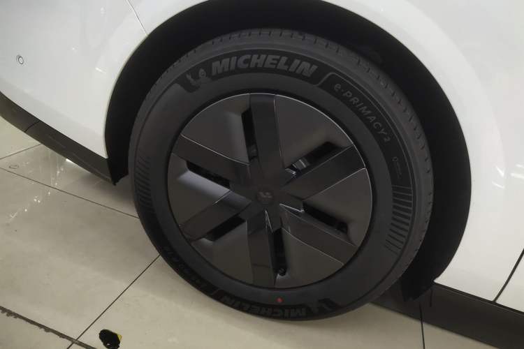 Used Li Auto MEGA 2025 Home Family Special Edition Right Rear Wheel Hub