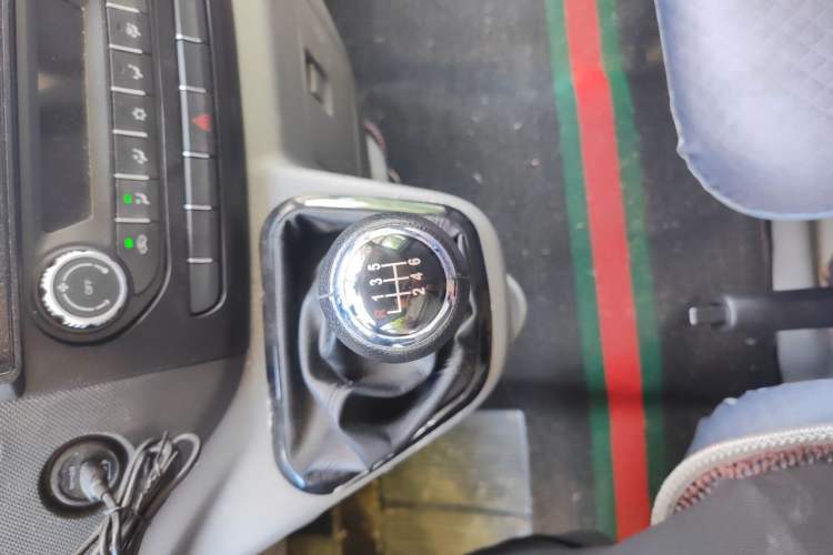 Used Foton Toano 2022 2.8T Manual Jixiang Multi-Function Long-Wheelbase Mid-Roof with Rear Dual Tires 7/9-Seater F2.8NS6B177L
