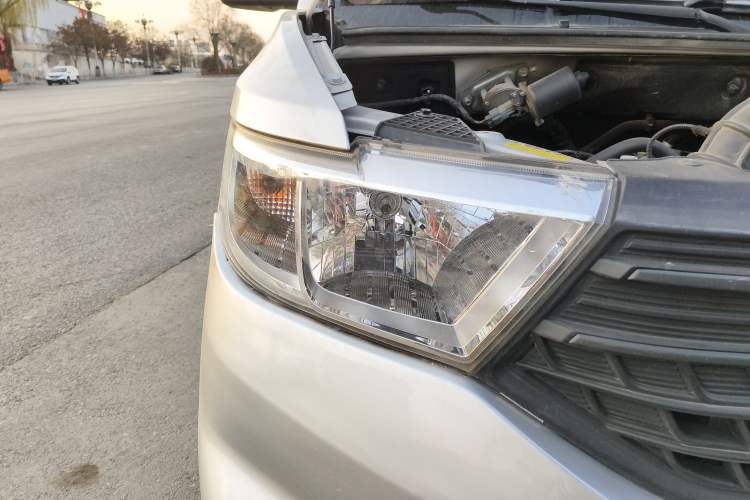 Used Wuling Hongguang V 2021 1.5L Jingqu Edition Enclosed-Window Vehicle LAR
