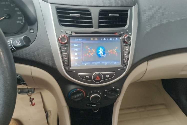 Used Hyundai Verna (older generation) 2014 1.4L Automatic Smart GLS Audio And AC Panel