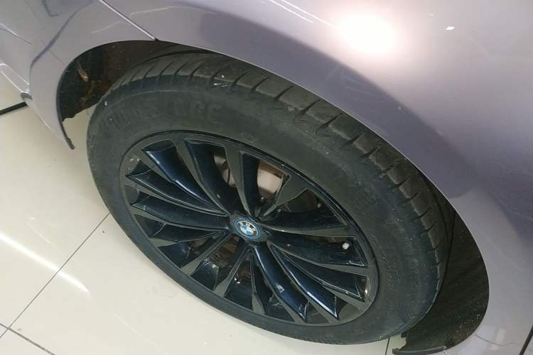 Used BMW 5 Series New Energy 2019 Updated Version 530Le Luxury Package Right Rear Wheel Hub