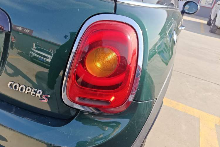 Used MINI 2014 2.0T COOPER S Fun Right Rear Taillight