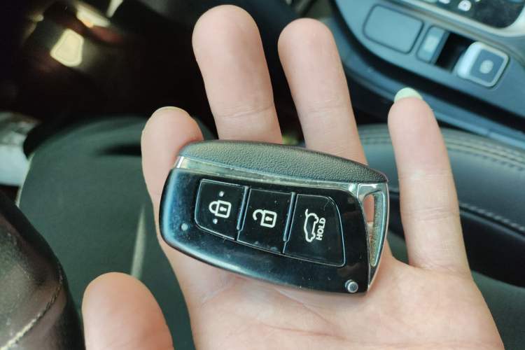 Used Hyundai Santa Fe 2013 Revised Version 2.4L Automatic All-Wheel Drive Smart Type
