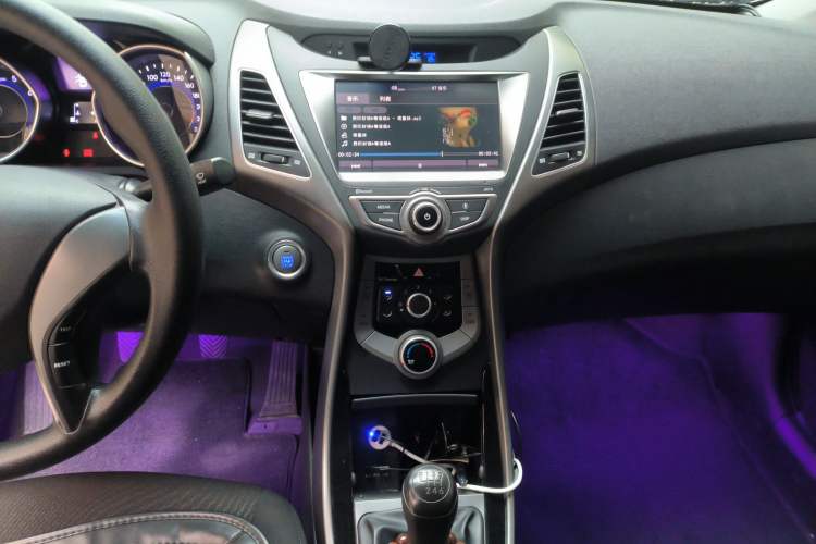 Used Hyundai Elantra (5th Generation / Langdong) 2016 1.6L Manual Luxury Model Audio And AC Panel