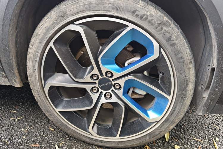 Used Lynk & Co 05 2020 2.0TD Two-Wheel Drive Shine Halo Right Front Wheel Hub