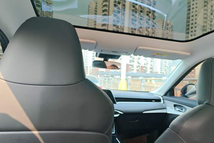 Used Venucia V DD-i 2025 Orca 150km Joyful Journey Edition Headliner