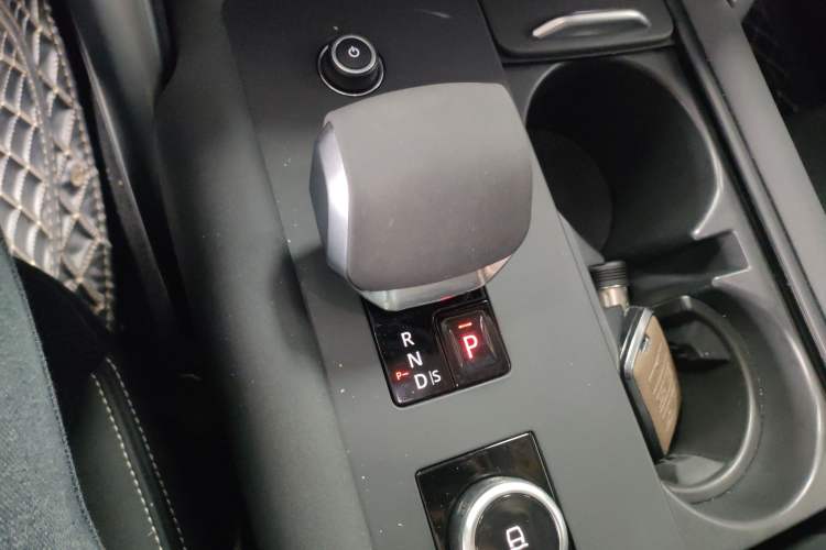 Used Land Rover Discovery 2024 360 PS S