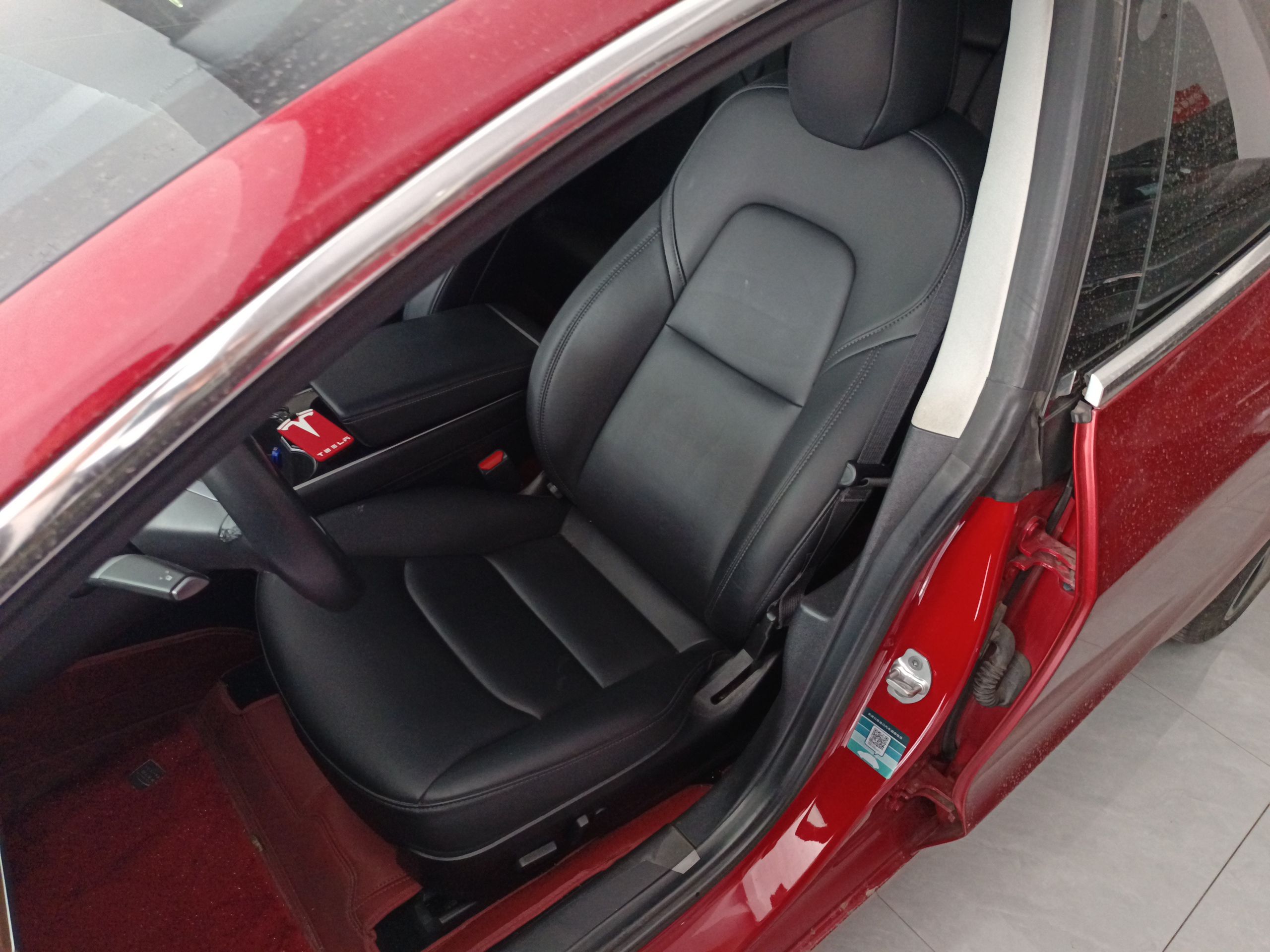 Переднее сиденье в автомобиле