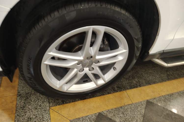 Used Audi Q5 2016 40 TFSI Comfort Model Left Front Wheel Hub