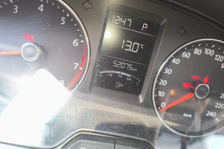 Used Volkswagen Cross Lavida 2014 1.6L Automatic Odometer Close Up