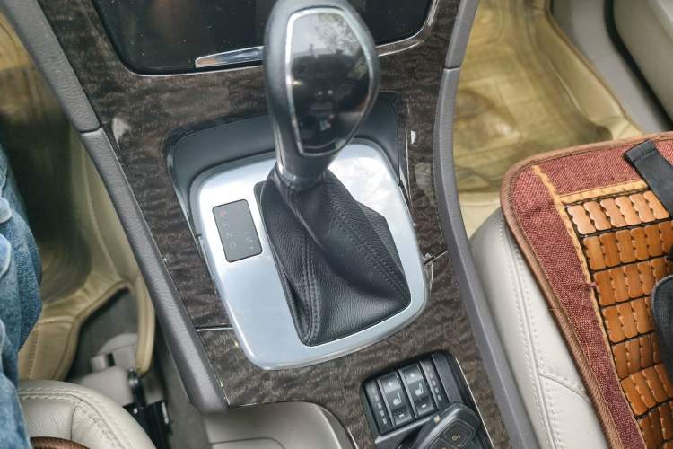 Used Ford Mondeo 2011 2.0L GTDi 200 Luxury Edition Gear Lever