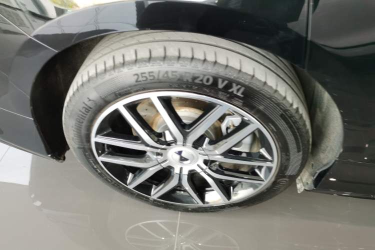 Used Denza Z9 2024 1100 km Four-Wheel Drive Max Version
