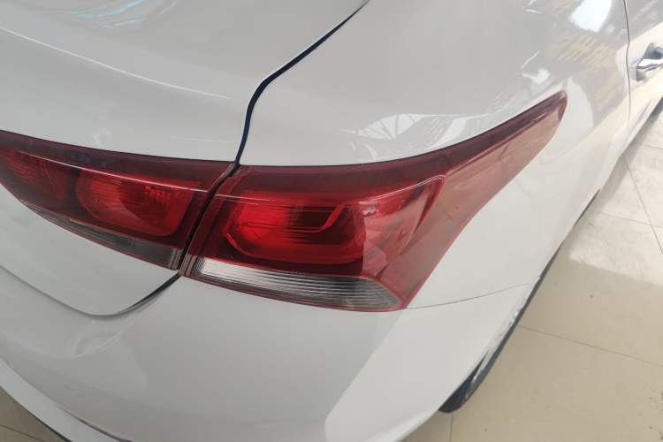 Used Hyundai Verna (new generation) 2016 1.4L Automatic Cool Edition GLS Right Rear Taillight