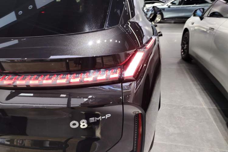 Used Lynk & Co 08 EM-P 2023 245km Ultra-Long Range Halo Exterior 4