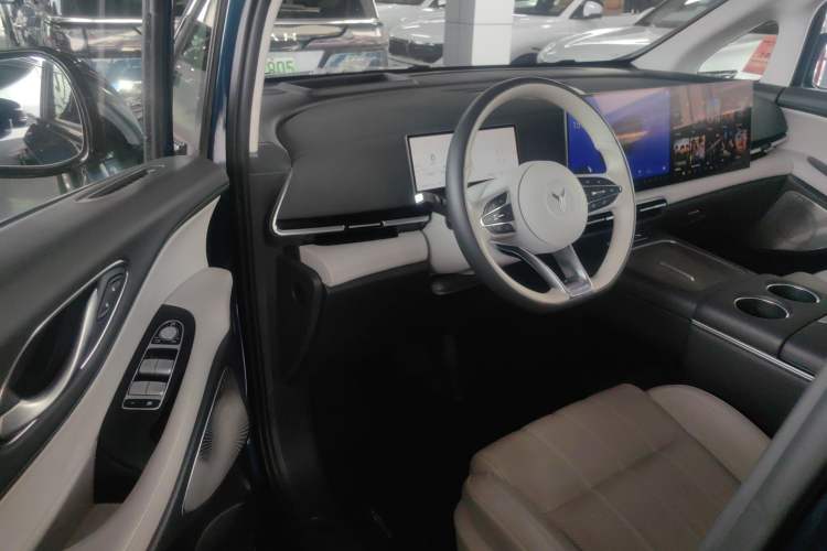 Used VOYAH Dream 2025 PHEV Four-Wheel-Drive Flagship Kunpeng Edition Driver Seat