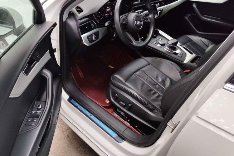Used Audi A4L 2019 40 TFSI Fashion Edition China VI Emission Standard Driver Seat