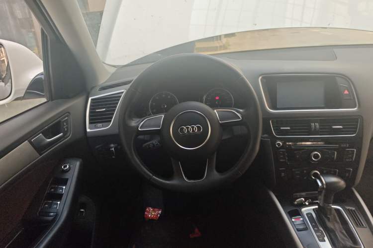 Used Audi Q5 2017 Plus 40 TFSI Ambition Model Steering Wheel