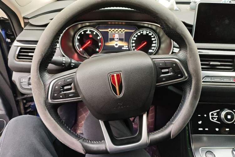Used Hongqi H5 2022 Classic Model 1.8T Automatic Smart Connect Flagship Edition Steering Wheel