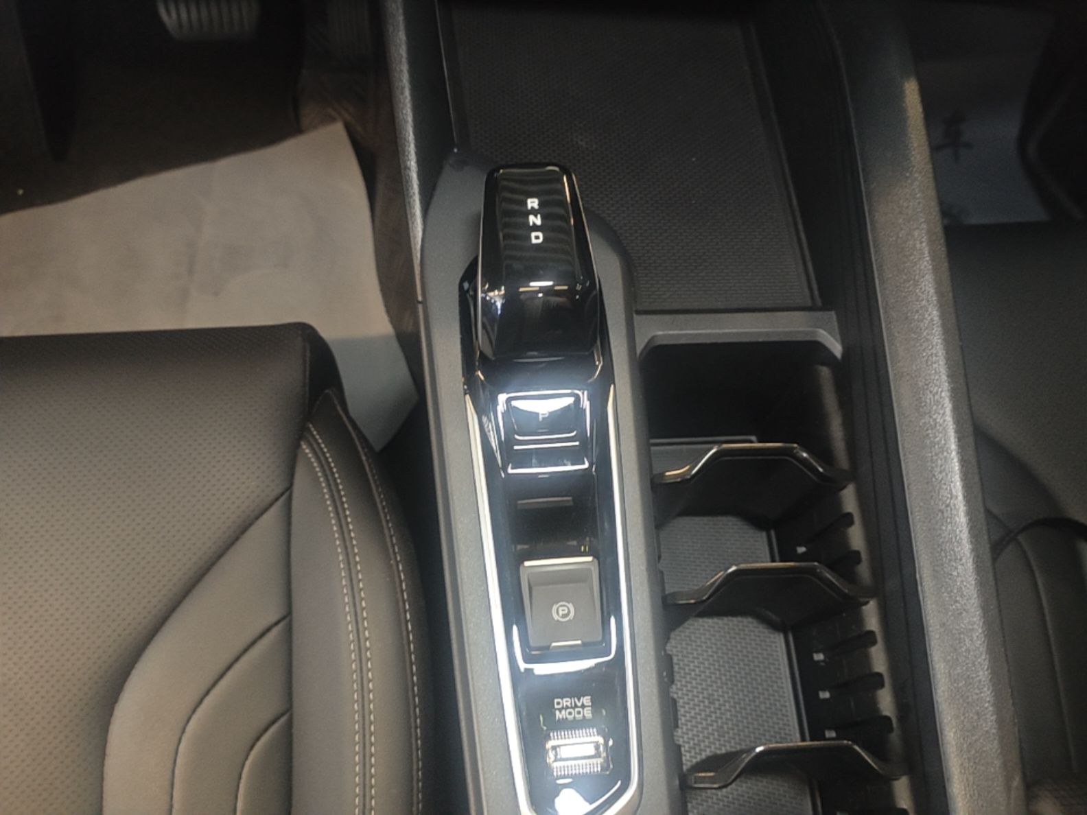 Geely Auto Binray 2024 Binrui COOL 1.5T DCT Longteng Edition — снимка 16