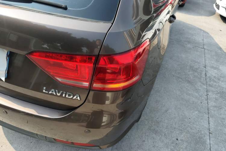 Used Volkswagen Gran Lavida 2013 1.6L Automatic Fashion Model