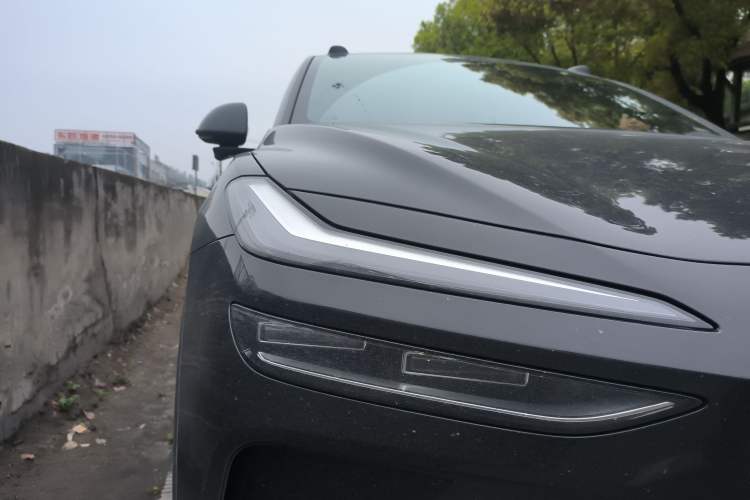 Used ONVO L60 2025 Model—60 kWh Rear-Wheel-Drive Version Right Front Headlight