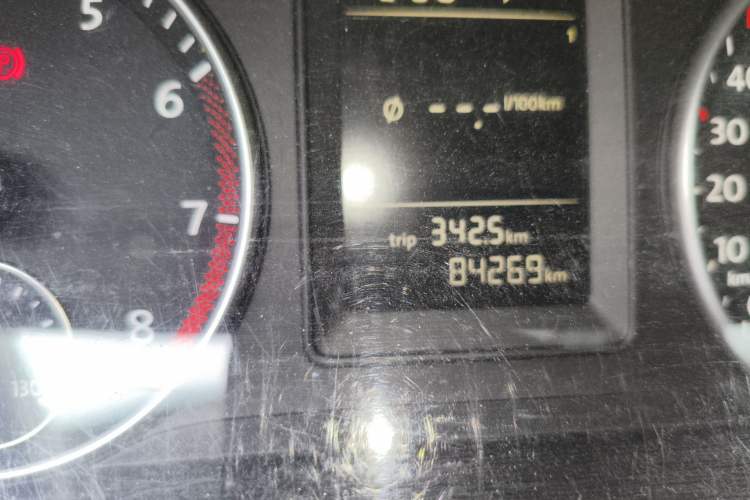 Used Volkswagen Touran 2013 1.4T DSG Comfort Edition 5-Seater Odometer Close Up