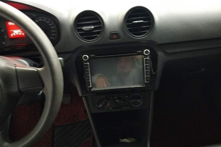 Used Volkswagen Jetta 2015 Zhuihui Edition 1.4L Manual Fashion Model
