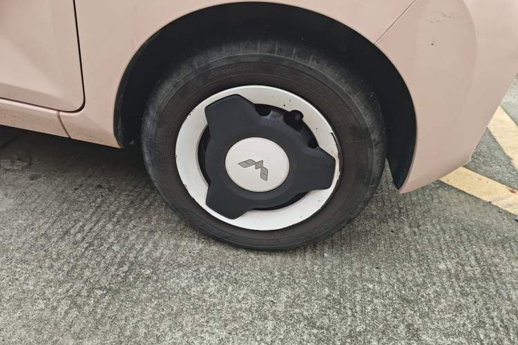 Used Wuling Hongguang MINIEV 2021 Macaron Premium Model – Lithium Iron Phosphate Right Front Wheel Hub