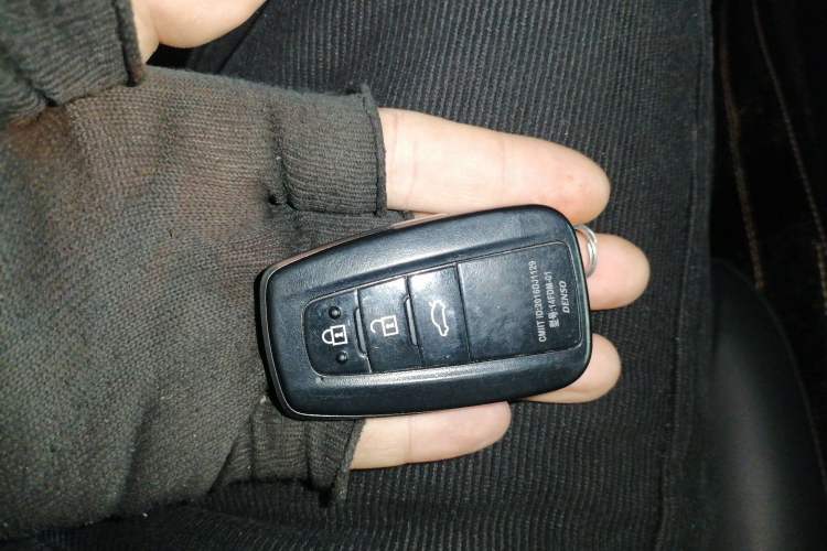 Used Toyota Camry 2023 2.0G Luxury Edition
