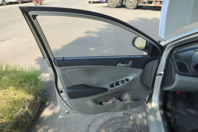 Used Hyundai Verna (older generation) 2014 1.4L Manual Smart GLS Trim