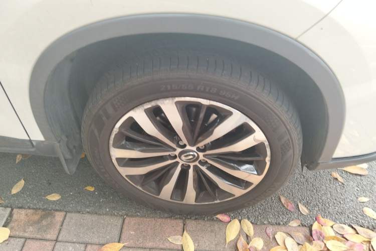 Used GAC Trumpchi GS4 2017 235T Automatic Two-Wheel Drive Luxury Smart Connectivity Version Right Front Wheel Hub