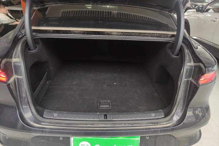 Used VOYAH PASSION 2024 PHEV Four-Wheel Drive Ultra-Long Range Flagship Model Trunk