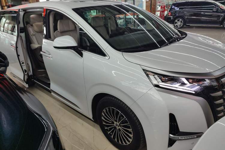 Used Denza D9 2022 DM-i 970 Four-Wheel Drive Prestige Model
