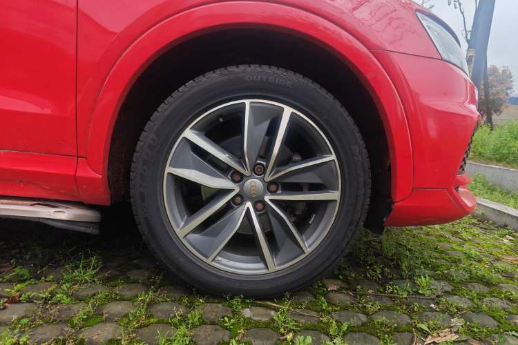 Used Audi Q3 2018 30 TFSI Fashion Edition Collector's Version Right Front Wheel Hub