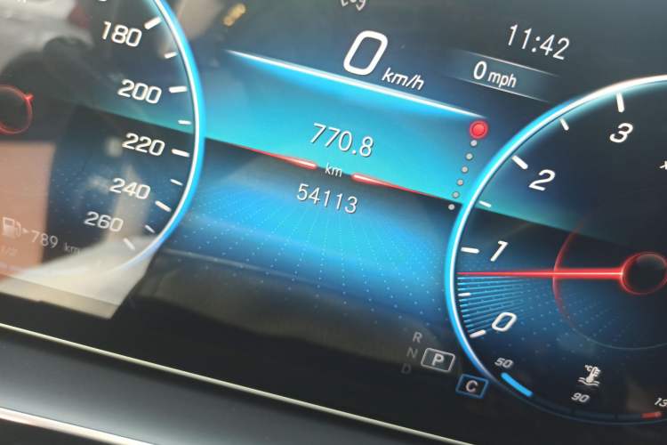 Used Mercedes-Benz GLE 2022 Facelifted GLE 350 4MATIC Fashion Edition Odometer Close Up