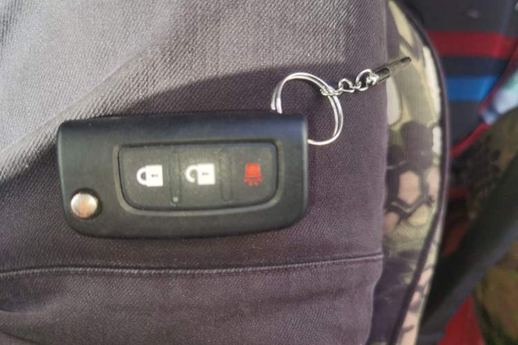 Used Foton Toano 2023 Joy Elephant Multi-Function 2.0T Manual Long-Wheelbase Mid-Roof Model with Single Rear Tire Available in 5/6/7/9-Seater Configurations