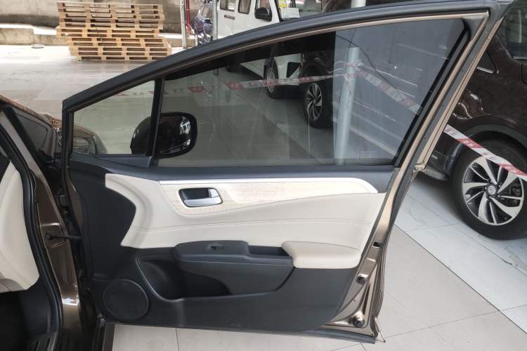 Used Honda Jade 2014 1.8L Automatic Comfort Elite Version 5 Seats
