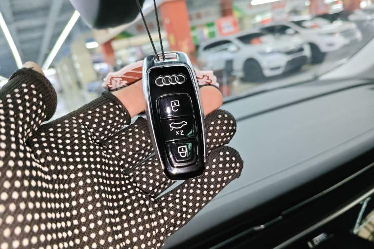 Used Audi Q7 2023 45 TFSI quattro S line Sport model Vehicle Key