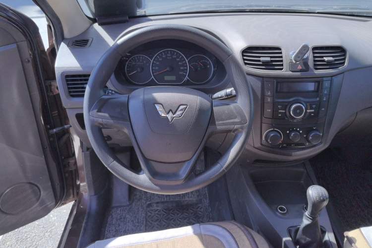 Used Wuling Hongguang 2018 1.5L Classic S Base Model
