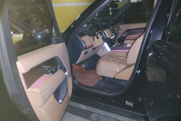 Used Land Rover Range Rover 2023 3.0 L6 400 PS Prestige Seven-Seater Extended Version
