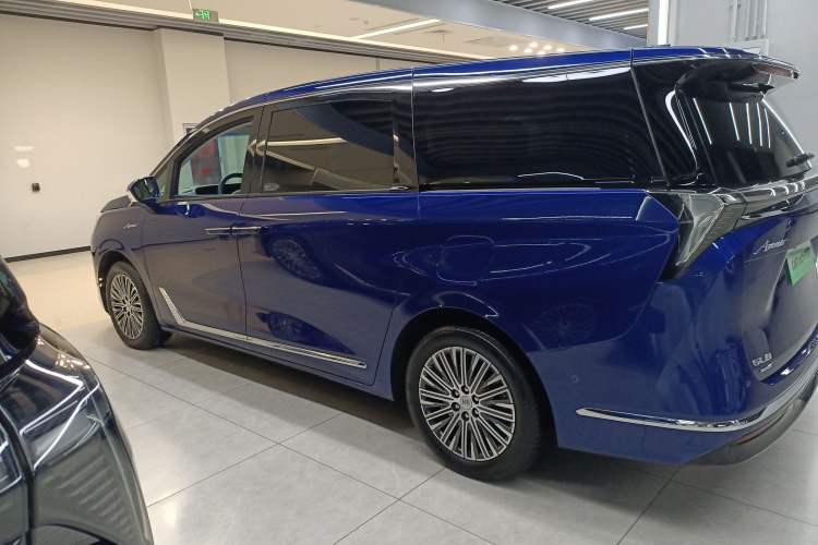 Used Buick GL8 New Energy 2024 Lu Zun Luxury Edition 6-Seater
