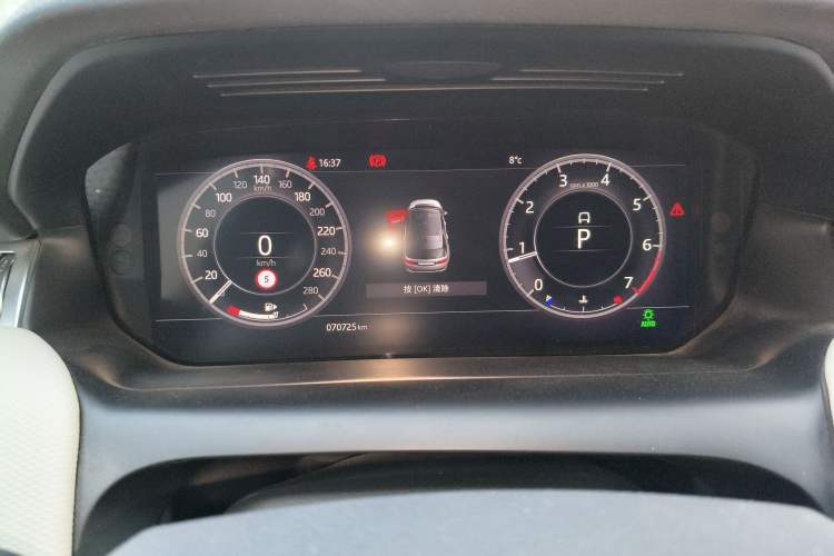 Used Land Rover Discovery Sport 2020 249 PS R-Dynamic Performance Edition Odometer Close Up