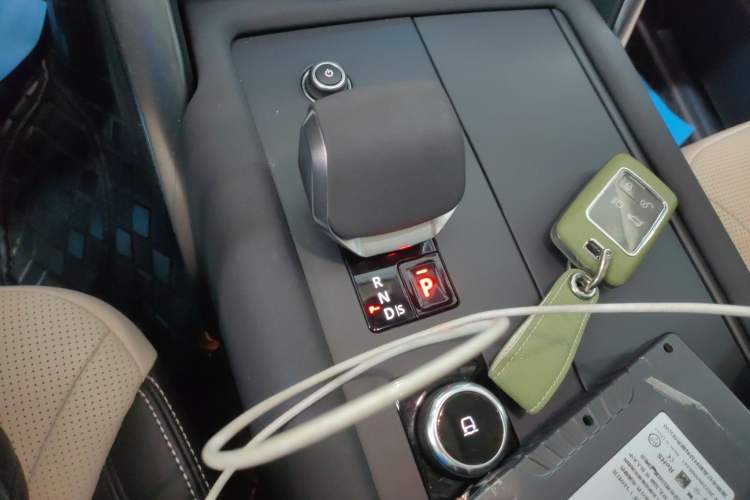 Used Land Rover Discovery 2023 Revised Version 360 PS R-Dynamic S