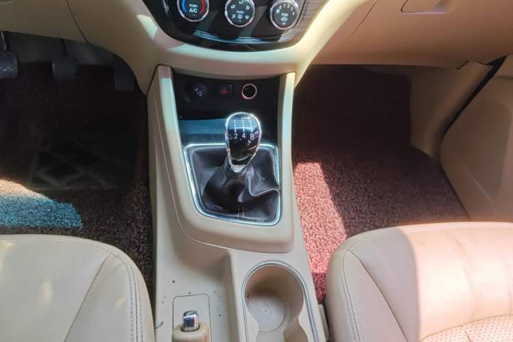 Used Baojun 730 2014 1.5L manual Comfort ESP version 7 seats