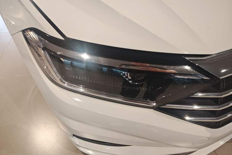 Used Volkswagen Sagitar 2019 280TSI DSG Comfort Version China V Standard Right Front Headlight