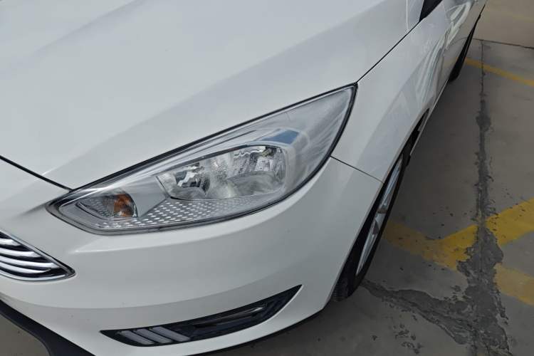 Used Ford Focus 2018 Sedan Classic 1.6L Automatic Trendy SmartDrive Edition
